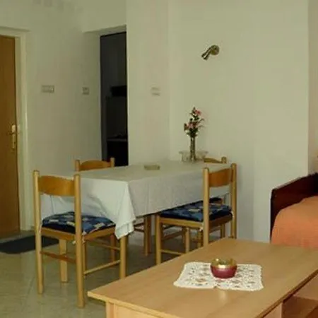 アパート Mladen *